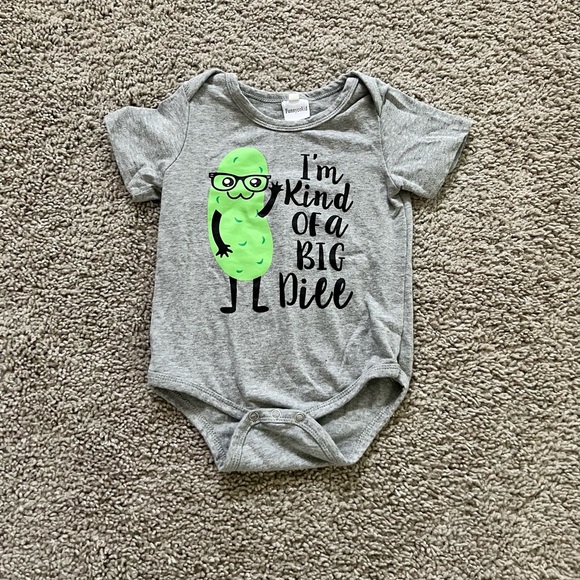 👶 “I’m kind of a big dill” funny onesie - Size 6-9 months - Picture 1 of 3